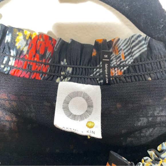 ANTHROPOLOGIE Akemi + Kin Adria Smocked Top Abstract {X27} - Picture 5 of 6